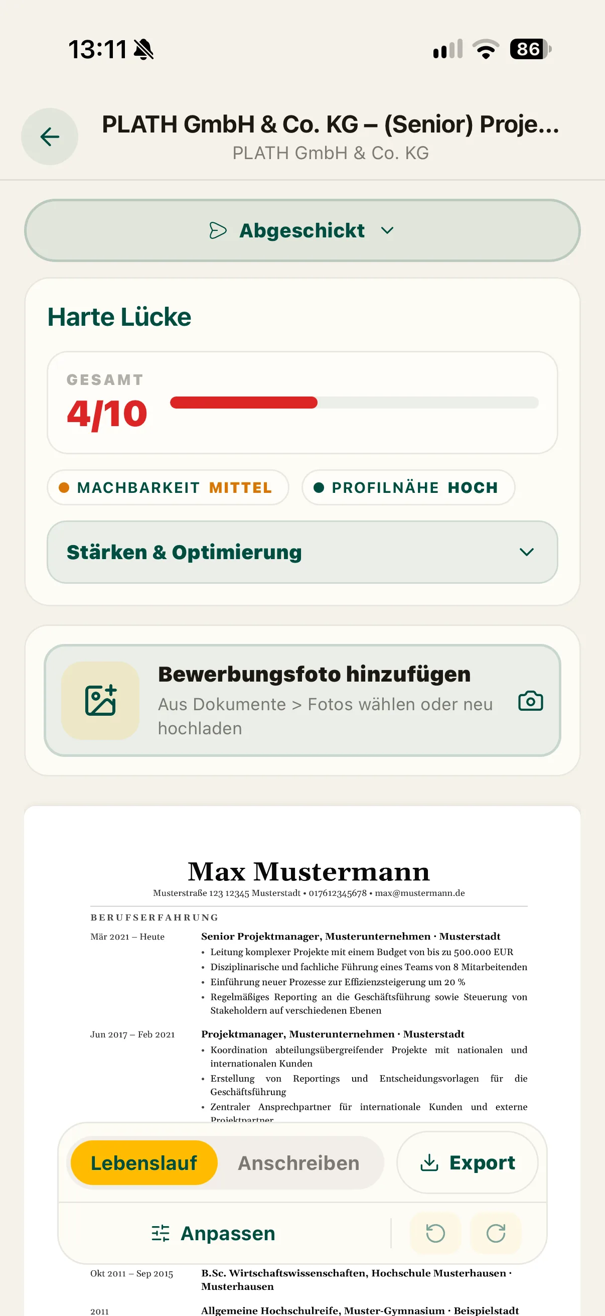 iOS-App: Bewertung einer Stelle mit Gesamtwert 4 von 10, Machbarkeit mittel, Profilnähe hoch, darunter der angepasste Lebenslauf.