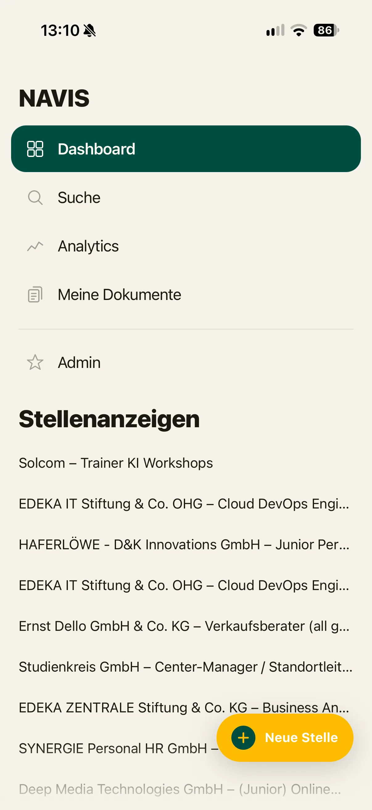 iOS-App: Navigation mit Dashboard, Suche, Analytics und Meine Dokumente, darunter die gespeicherten Stellenanzeigen.